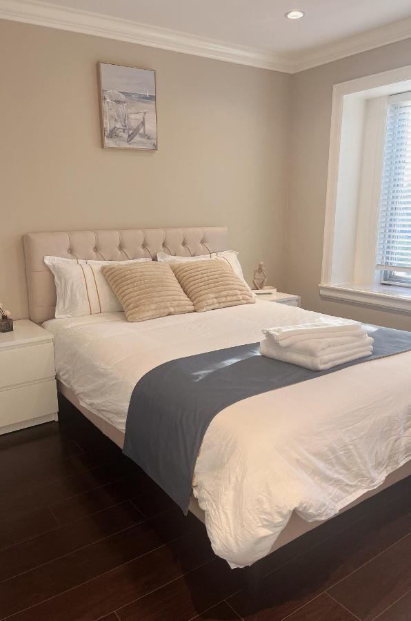 Near Skytrain Private Bedroom Ensuite Bathrm, Free Wifi & Coffee, Cozy Burnaby Exterior photo